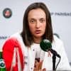 Swiatek kritisch op Roland Garros: 'Ook vrouwen kunnen er een show van maken'