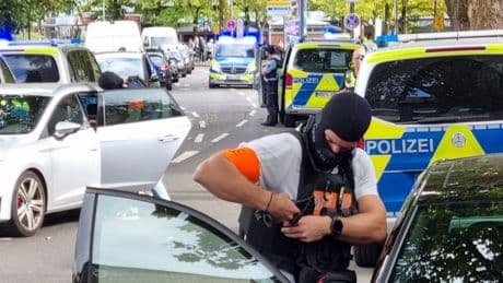 Leverkusen/Köln: Gymnasium abgesperrt – Polizei im Großeinsatz