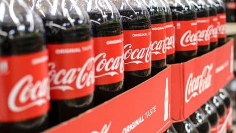 «C’est tout simplement mieux !» : Coca-Cola passe au sucre de canne, Donald Trump s’en réjouit