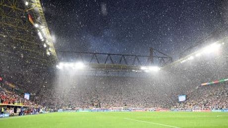 Fußball-EM in Dortmund: Stadiondachkletterer soll 12.000 Euro Polizeikosten zahlen
