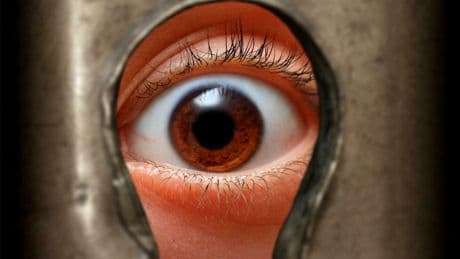 Comment le sentiment d’être observé perturbe notre comportement