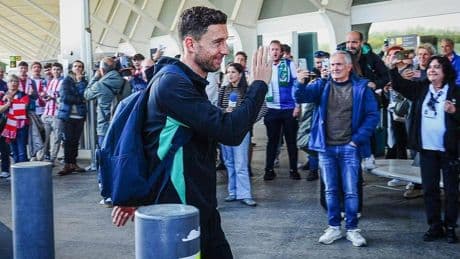 ...al optimismo de los hinchas que han despedido al Athletic en Loiu: «Un gol tempranero y...»