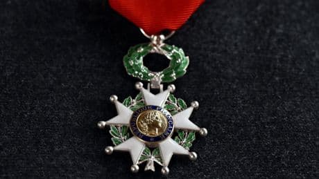 Légion d’honneur à titre posthume : quels bénéfices pour les proches des victimes ?