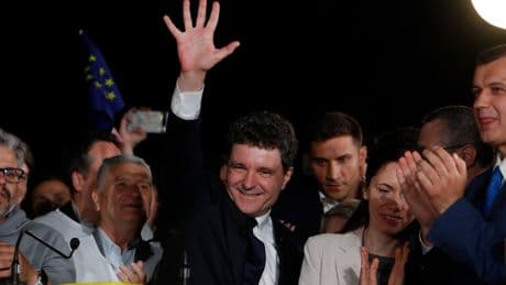 El candidato europeista se impone al prorruso Simion en las presidenciales de Rumanía