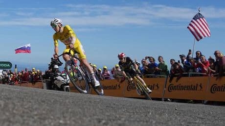 Tour de France: Vingegaard hält mit Pogacar mit und prallt gegen Fotografen