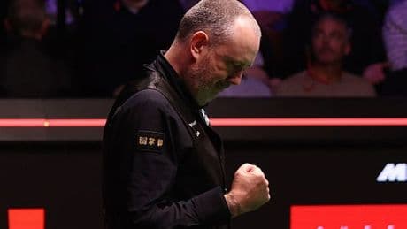 Mark Williams completes stunning fightback as he eyes World Snooker Championship record