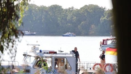 Lebensretter ging selbst unter - Mann will Bruder (14) aus See retten – tot!