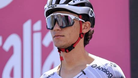 Van Aert se lleva la etapa de los 'sterrati' e Isaac del Toro es el nuevo líder del Giro