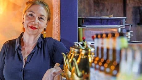 Damaris (57) stopte als communicatiebaas en begon restaurant: ’Angst houdt veel mensen tegen’