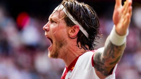 Ajax wint in eigen huis met pijn en moeite van teruggekeerd Telstar