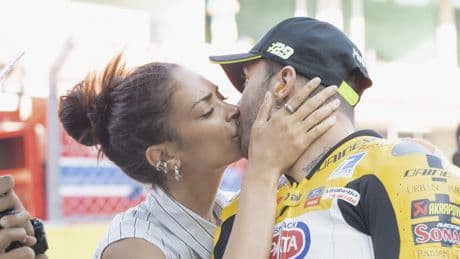 Elodie e Iannone, altro che crisi: i due si baciano (e spazzano via i gossip)