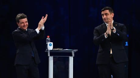En Roumanie, les finalistes de la présidentielle au coude-à-coude