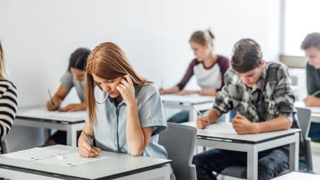 Environ 535 000 élèves passent l’épreuve anticipée du bac de français en 2025