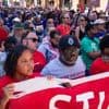 „Dies ist die Stadt, die das Land verteidigen wird“: Tausende protestieren in Chicago gegen Razzien der US-Einwanderungsbehörde ICE