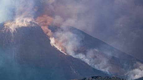 Heftiger Vulkanausbruch auf Sizilien: Ätna spuckt Lava, Asche und Gas