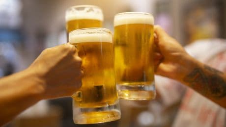 Fünf Biere pro Tag - das passiert im Körper