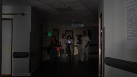 Los hospitales recuperan progresivamente la normalidad sin registrar grandes incidencias tras el apagón