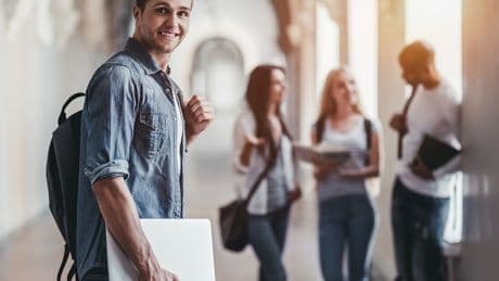 25 carreras de éxito en un mercado que pide menos universitarios