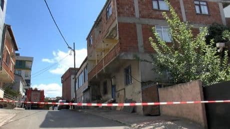 Sultanbeyli'de 3 katlı bina çökme tehlikesi nedeniyle tahliye edildi