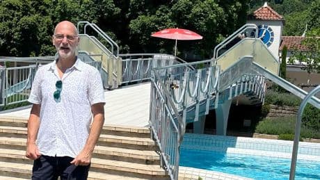 Sexuelle Übergriffe im Schwimmbad - Nach Hilferuf zurück ins Wasser geschickt