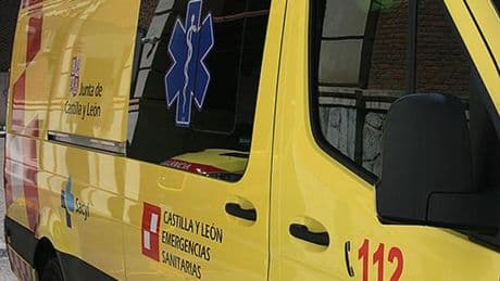 Ingresado en el hospital un hombre de 65 años por inhalación de humo en el incendio de una casa en Burgos