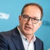 „Nicht wegverbieten, man muss sie wegregieren“: Künftiger Innenminister Dobrindt sieht hohe Hürden für AfD-Verbotsverfahren
