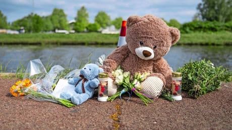 Groningse dorp Beerta in diepe rouw om dood Jeffrey (10) en Emma (8), vlaggen halfstok: ’Het is niet te bevatten’