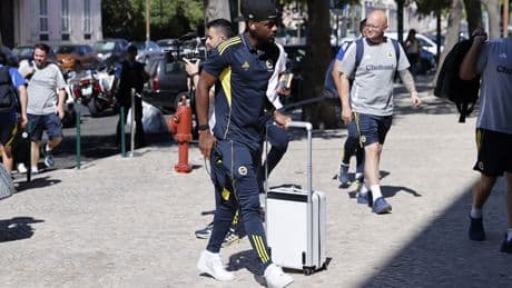 Fenerbahçe, Benfica maçı için Portekiz'e gitti