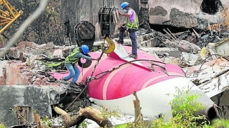 El Boeing siniestrado en India cerró el flujo de combustible a los motores