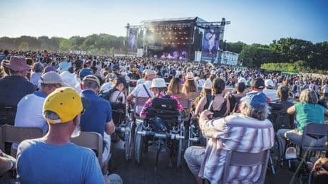 Hot-line pour les personnes en situation de handicap, stand de répit pour les aidants… Bienvenue à Terres du son, le festival all inclusion