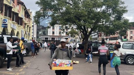 À Madagascar, les vendeurs de rue de retour sur l'avenue de l’Indépendance