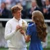 Sinner wint Wimbledon na 'emotioneel zware' periode: 'Ik leef mijn droom'