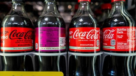 El 'lobby' del jarabe de maíz tiembla ante la promesa de Trump de devolver el azúcar a la Coca-Cola: "Costaría miles de puestos de trabajo y deprimiría los ingresos agrícolas"
