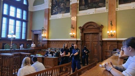 Budapest-Komplex | Budapester Gericht bestreitet Hungerstreik der Angeklagten