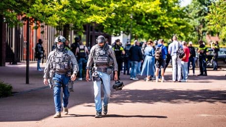 School in Barneveld tijdelijk ontruimd na melding over persoon met wapen