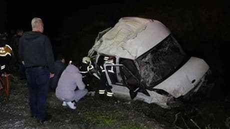 Minibüs şarampole devrildi; 1 ölü, 4 yaralı