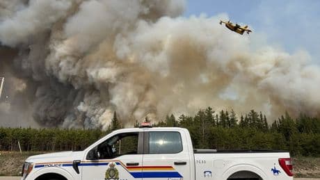 Cooler temperatures, intermittent rain could help northern Manitoba firefighters