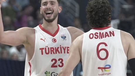 12 Dev Adam çeyrek finalde!