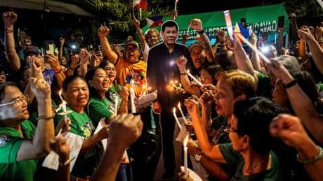 À La Haye, l’étonnant ballet des portraits grandeur nature de l’ex-président philippin Duterte