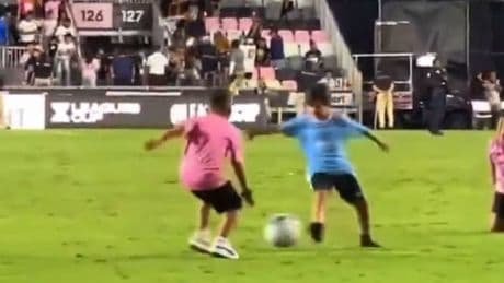 Así se divierte el hijo de Messi: tiene cosas de su padre