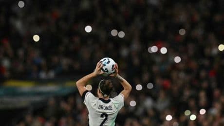 Les footballeuses transgenres ne pourront désormais plus jouer avec les équipes féminines en Angleterre