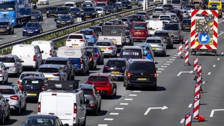 LIVE | Drukke avondspits wegens aankomend hemelsvaartweekend: verloren fietsendrager, rijstroken dicht