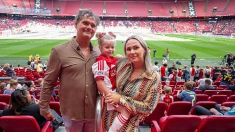 Duizenden piepjonge fans voor het eerst in Johan Cruijff ArenA bij open dag Ajax: ’Als ik dit mijn dochter van tevoren had verteld, had ze geen oog dichtgedaan’