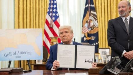 El baile arancelario de Trump deja al dólar hecho trizas y la inversión a la fuga: "No saldrá bien"