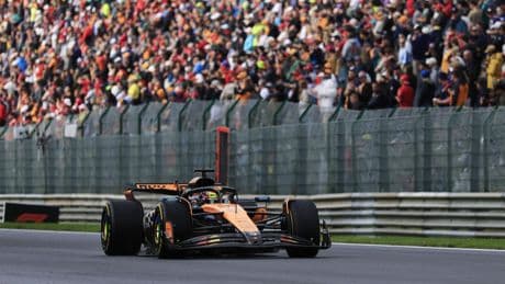 Formule 1 : Piastri remporte un GP de Belgique perturbé par la pluie, Norris et Leclerc sur le podium
