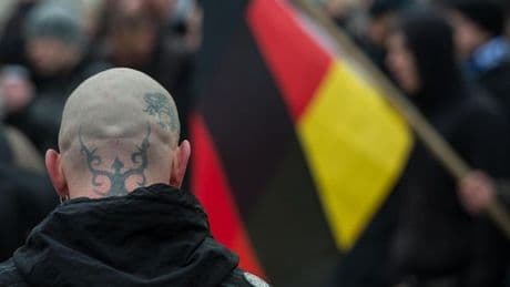 Warum Rechtsextreme am Sonntag schwarze Kreuze aufstellen