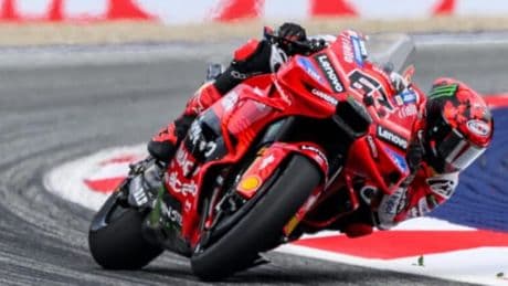 <p>Marquez domina anche in Ungheria: Acosta e Bezzecchi sul podio. Bagnaia, niente impresa: &egrave; 9&ordm;</p>