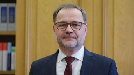 Migration: Oberster Verwaltungsrichter löst neuen Asyl-Streit aus
