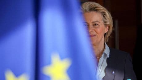 Sms «segreti» tra von der Leyen e ceo di Pfizer: annullato il divieto d’accesso ai giornalisti