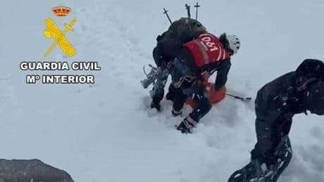 Una fuerte tormenta de granizo sorprende a cuatro montañeros y son rescatados por la Guardia Civil